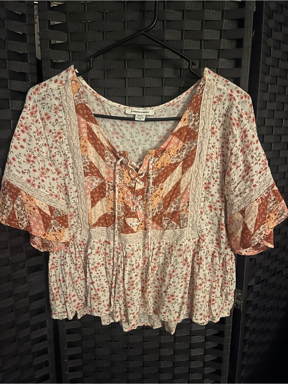 American Eage Size Medium Boho Lace-Up Floral Peasant Top in Rust & Ivory